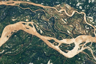 Illustration for article titled This Is A Beautiful Glimpse Of A Shifting River