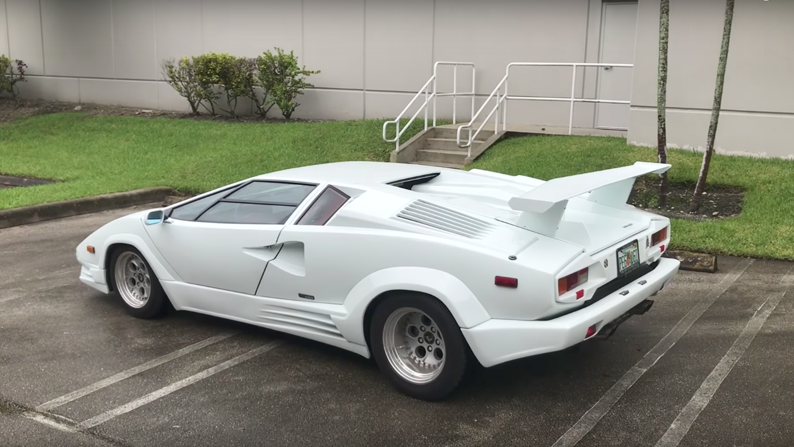 The Lamborghini Countach Is Great Because It Was Terrible
