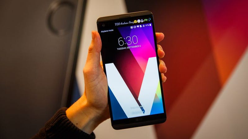 Illustration for article titled I bought an unlocked LG V20 because I wanted a cheap flagship-ish phone with a good camera (UPDATE: and now it's $20 cheaper)