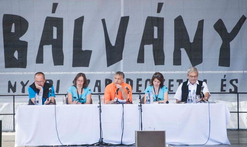 Illustration for article titled Orbán Viktor fotósa titkos jelekkel és kompozícióval üzen