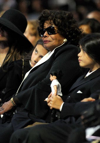 Illustration for article titled Michael's Mom Awarded Custody Of Kids; Pam And Tommy Lee Back Together?