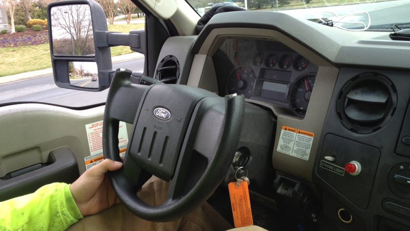 Illustration for article titled This Guy Got Road Rage So Bad He Tore His Steering Wheel In Half