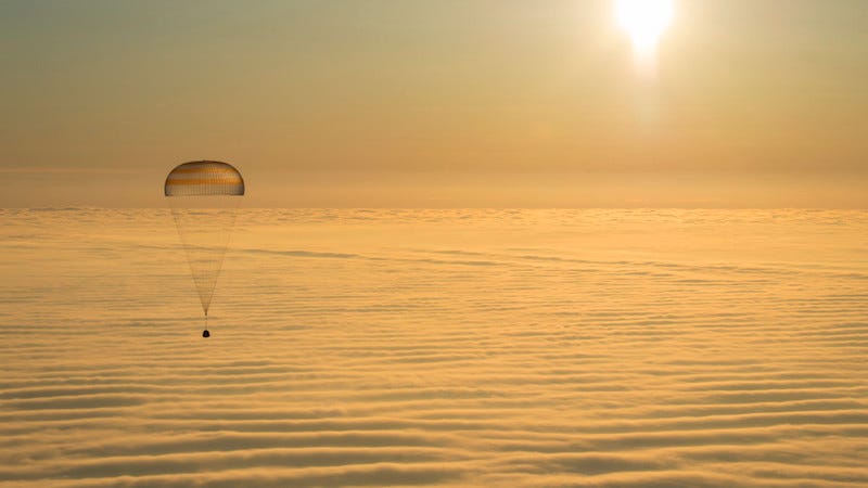 Expedition 45 lands in Kazakhstan (Image: NASA)
