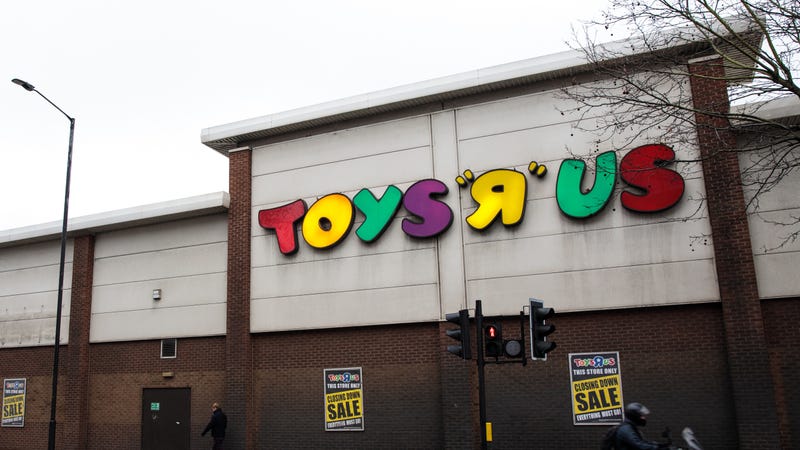 Illustration for article titled 5 arrested for refusing to grow up at abandoned Toys R Us rave