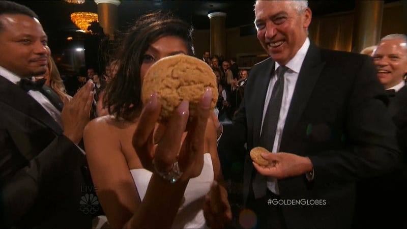 Illustration for article titled Taraji P. Henson Wins a Golden Globe, Gives Leonardo DiCaprio Her Cookies (Literally)