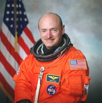 Illustration for article titled Gabrielle Giffords' Husband Will Go On Space Mission
