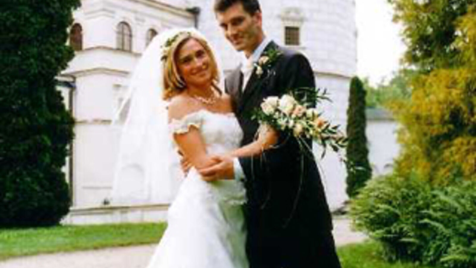 Can�t Afford Your Dream Wedding? Take Out A Bridal Loan!