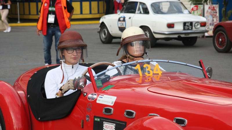Illustration for article titled These Dutch Sisters Broke Into The Good Old Boys Vintage Car Racing Scene