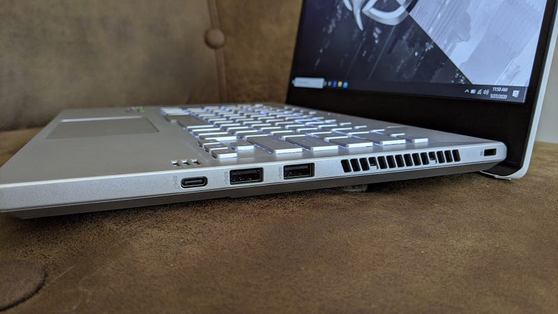 The First Gaming Laptop With AMD Inside Looks Great, Runs Great, But