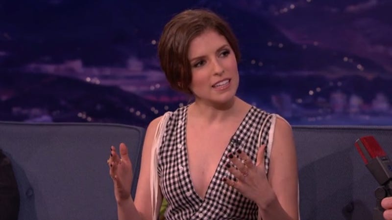 Illustration for article titled Anna Kendrick's Rule for Naked Selfies: 'Clean Your Room'