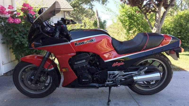 Illustration for article titled At $4,500, Could This 1985 Kawasaki GPz900 Ninja Make You The Top Gun?