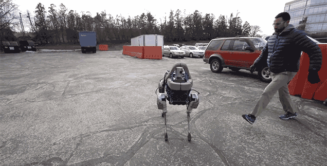 Spot, el ágil robot de Boston Dynamics casi imposible de derribar