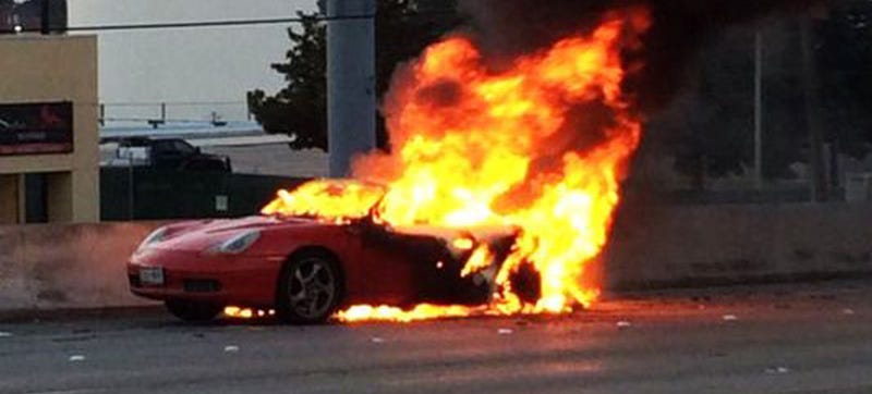 Illustration for article titled Porsche Boxster Burns Like An Italian Exotic, Shuts Down Houston Freeway