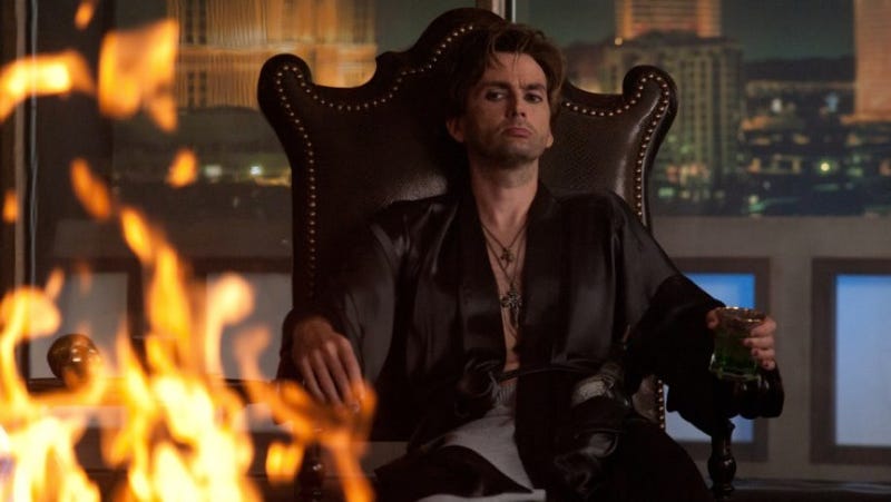 David Tennant shows off his big vampire-slaying gun in new Fright Night ...