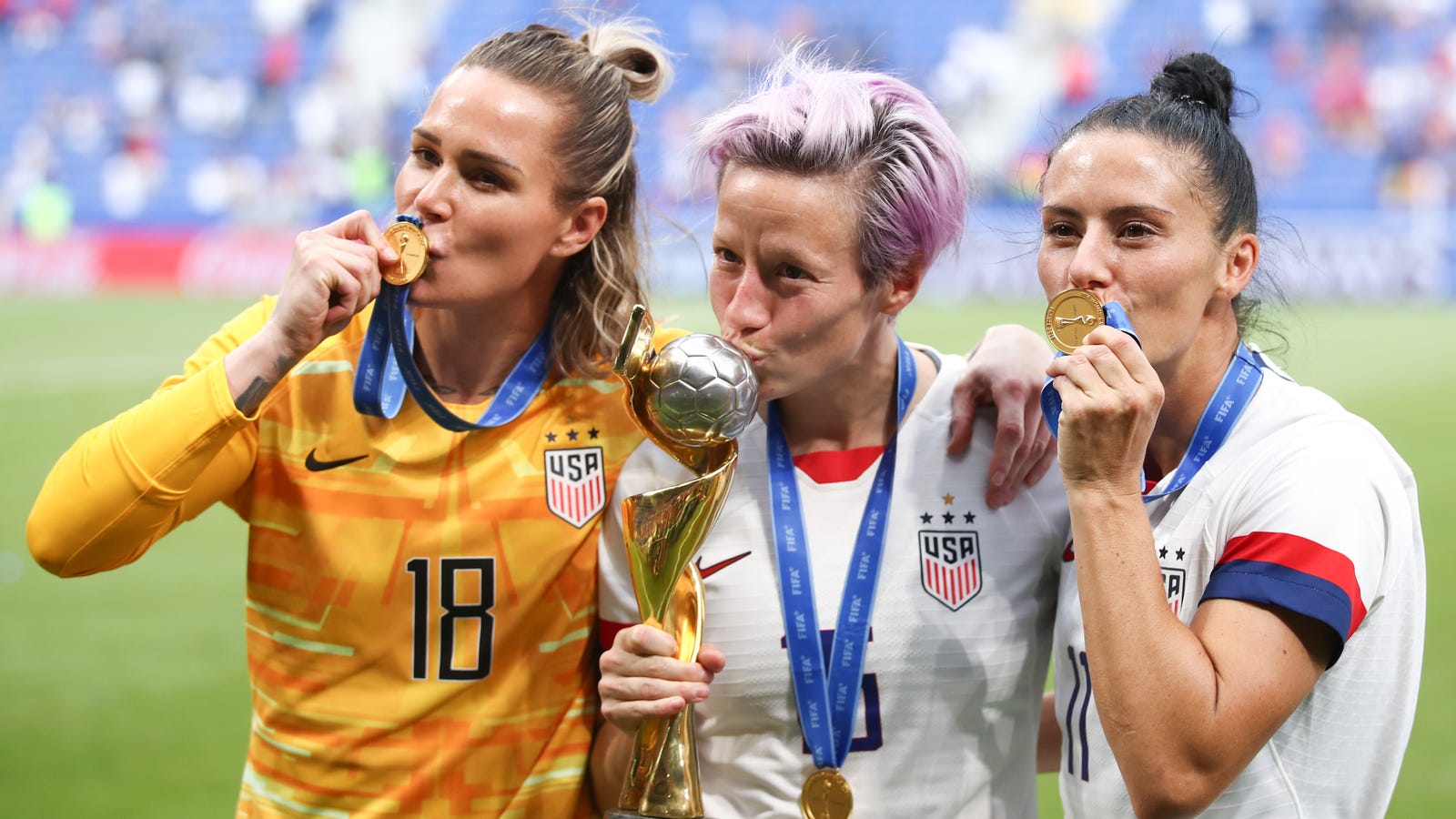 USWNT's Ashlyn Harris Says Former Teammate Was Excluded ...