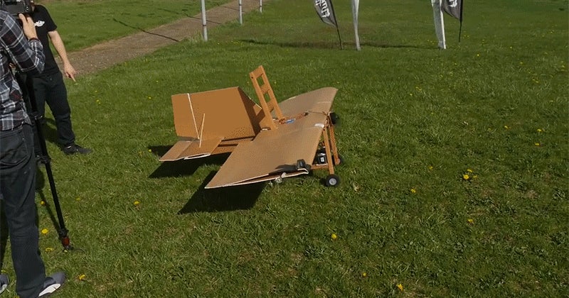 Una Convertir De En Silla Con Y Avión Radiocontrol Un Cartones nP8wXON0k