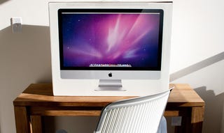Illustration for article titled Apple Delays Shipping 27-inch iMac Amidst Reported Display Issues