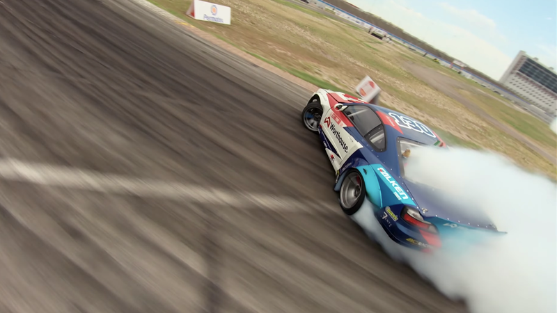 Illustration for article titled Watch This Formula Drift Driver Absolutely Shred It