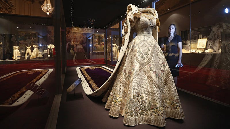 Illustration for article titled Now Here's a Gown (and Some Other Stuff) Fit For a Queen