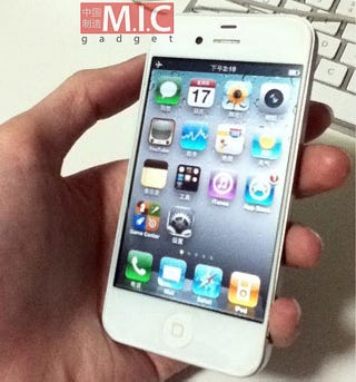 Illustration for article titled Rumored Photos of Next iPhone Emerge, Looking Pretty iPhone 4ish