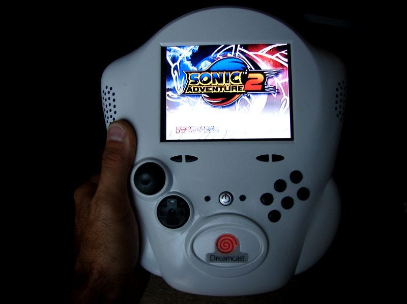 Illustration for article titled Homemade Handheld Dreamcast is the Stuff Dreams are Made Of