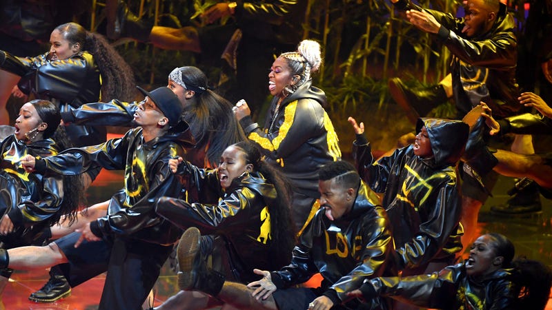 Illustration for article titled Missy Elliott puts on a masterclass in choreography and costume changes at the 2019 VMAs