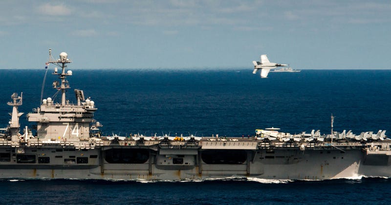 Illustration for article titled Cool Photo of a F-18 Flyby of an Aircraft Carrier