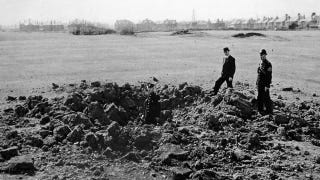 Illustration for article titled In 1940, an English golf club wrote rules explaining proper conduct should Nazi bombs suddenly fall