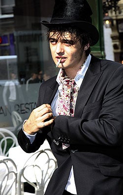 Illustration for article titled Pete Doherty's New Drug Buddy: A Kitten