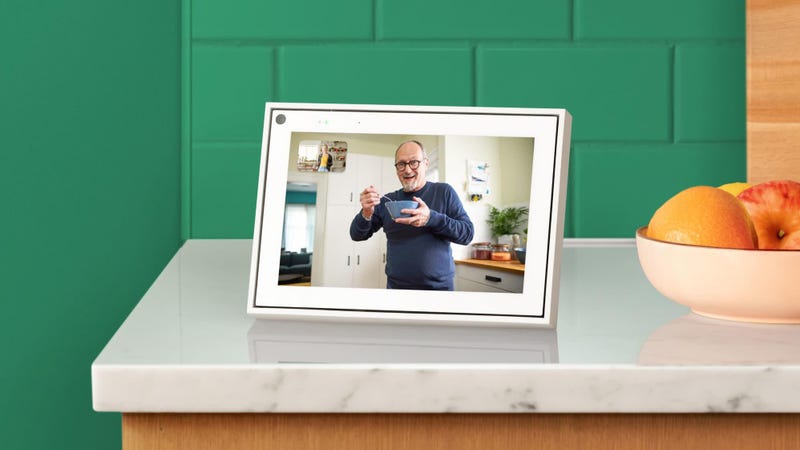 The Portal Mini is meant to look a picture frame and features an 8-inch HD screen. 