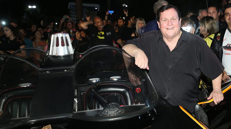 Illustration for article titled Batman's Burt Ward is showing up for the next big Arrowverse event