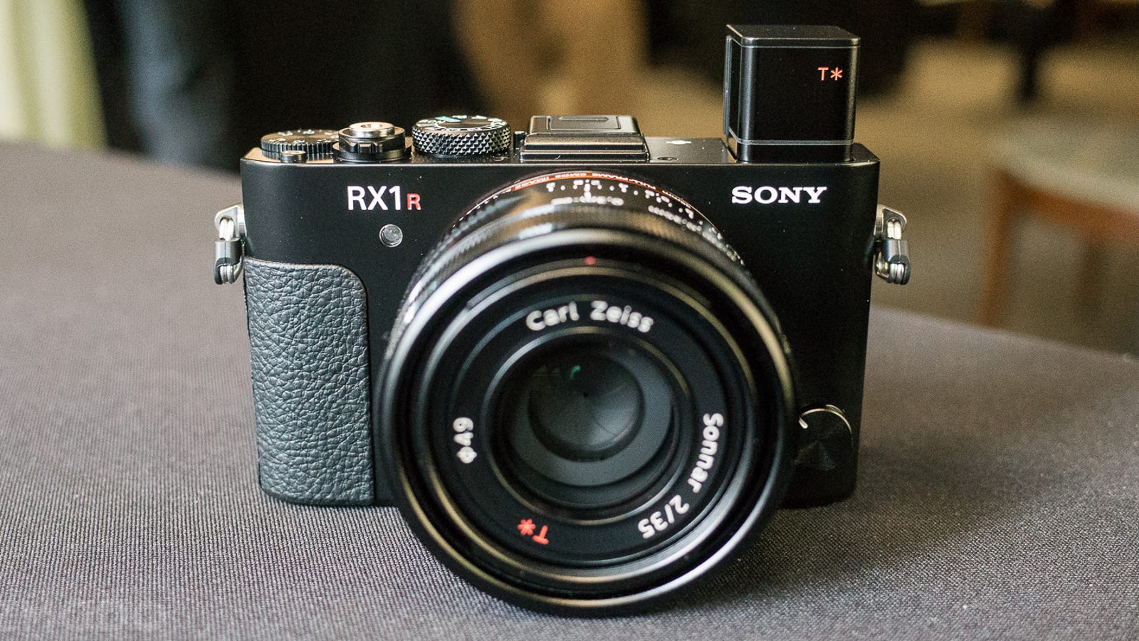 Sony mark ii. Sony rx1r II. Камера Sony rx1r II. Фотоаппарат сони старый. Sony rx1r II на штативе.