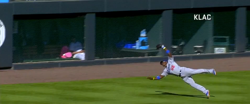 Illustration for article titled Yasiel Puig Misreads Fly Ball, Catches It Anyway, Starts Double Play