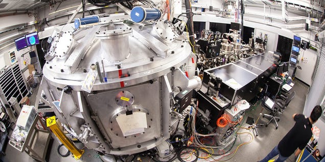 photo of SLAC's Upgraded 200-Terawatt Laser Creates Pressures of 2 Trillion PSI image
