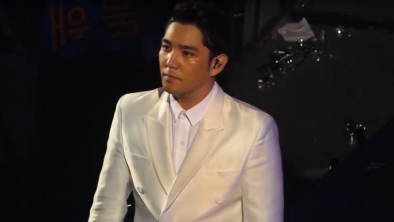 Illustration for article titled K-pop star Kangin announces departure from Super Junior after 14 years