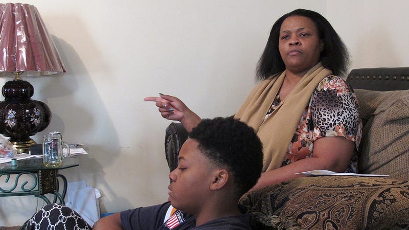 Illustration for article titled Woman Says Memphis Police Officers Shot Her Unarmed Fiancé in the Back