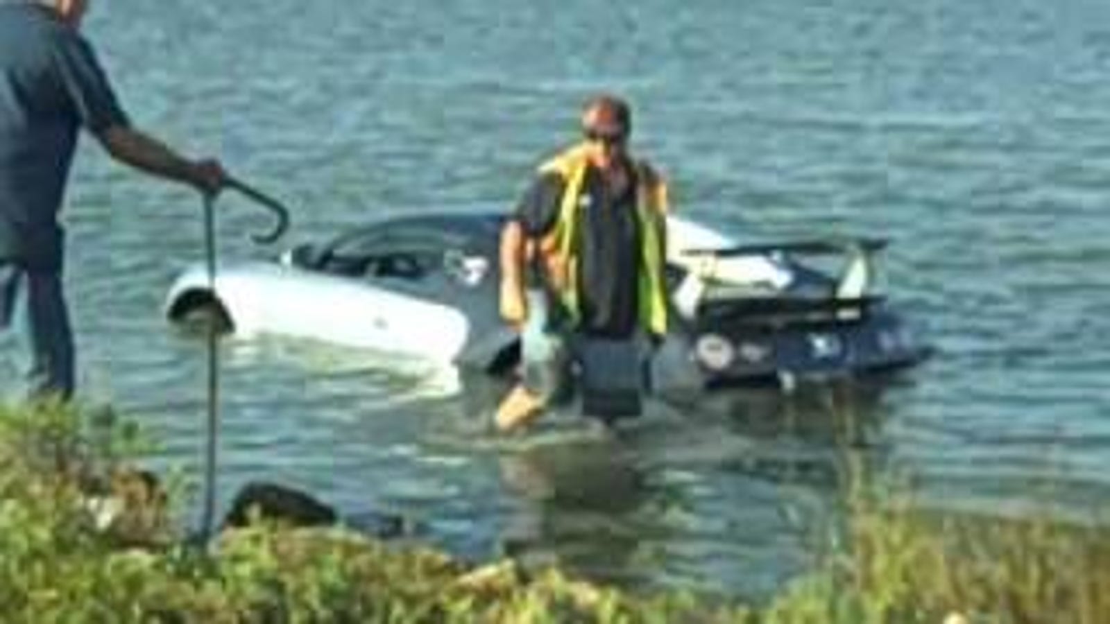 $1.6 Million Bugatti Veyron Crashes Into Texas Lake