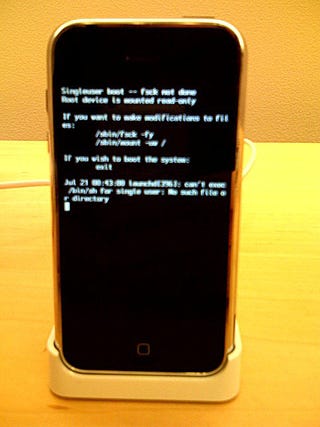 Illustration for article titled Crashed iPhone in Single-User Mode Shows Need for Changes at Apple