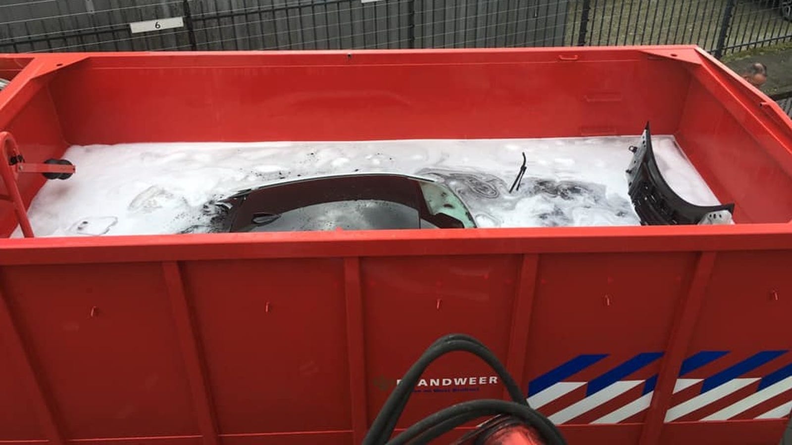 Firefighters Drop Smoking Bmw I8 Into A Giant Tub Of Water