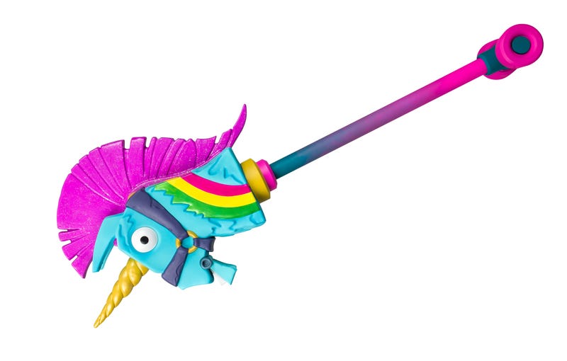 melangez dans la legendaire pioche rainbow smash avec son esthetique festive de licorne et mon cœur appartient a une figurine d action en plastique - photo de la pioche licorne fortnite
