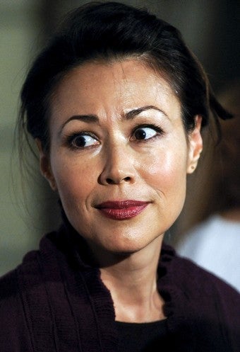 Illustration for article titled Ann Curry Makes Graduation Gaffes