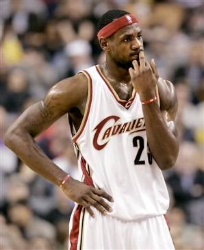 Illustration for article titled LeBron James Has Obviously Never Been A Waiter