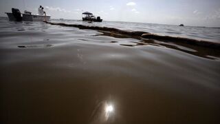 Illustration for article titled Bad Weather Could Jeopardize BP Oil Site