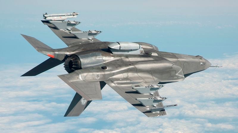 Illustration for article titled 6 Things That Could’ve Been Bought With The $1.5 Trillion The Government Spent Developing The F-35 Fighter Jet