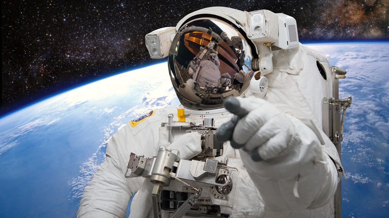 Illustration for article titled El príncipe nigeriano que te ofrecía dinero ahora es un astronauta atrapado en el espacio