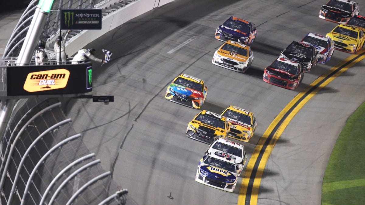 How to Understand the Meaning of NASCAR Flags advise How to Understand the Meaning of NASCAR Flags recommend