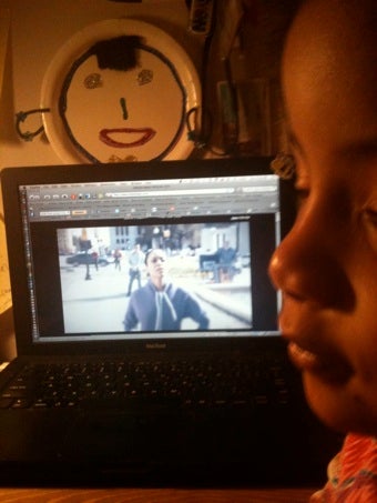 Illustration for article titled Five-Year-Old Explains Erykah Badu: "She's Naked And Cool And Free"
