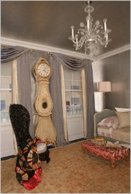 Illustration for article titled 85-Year-Old Gloria Vanderbilt Recreates Childhood Room