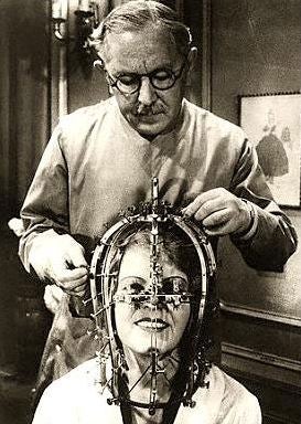 Illustration for article titled High-Definition Cameras Give Hollywood More Ways To Do Makeup