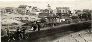 Illustration for article titled When people lived in abandoned streetcars on San Francisco's beach